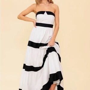 Abundance Strapless White and Black Tiered Maxi Dress. Size M. Bows in back
